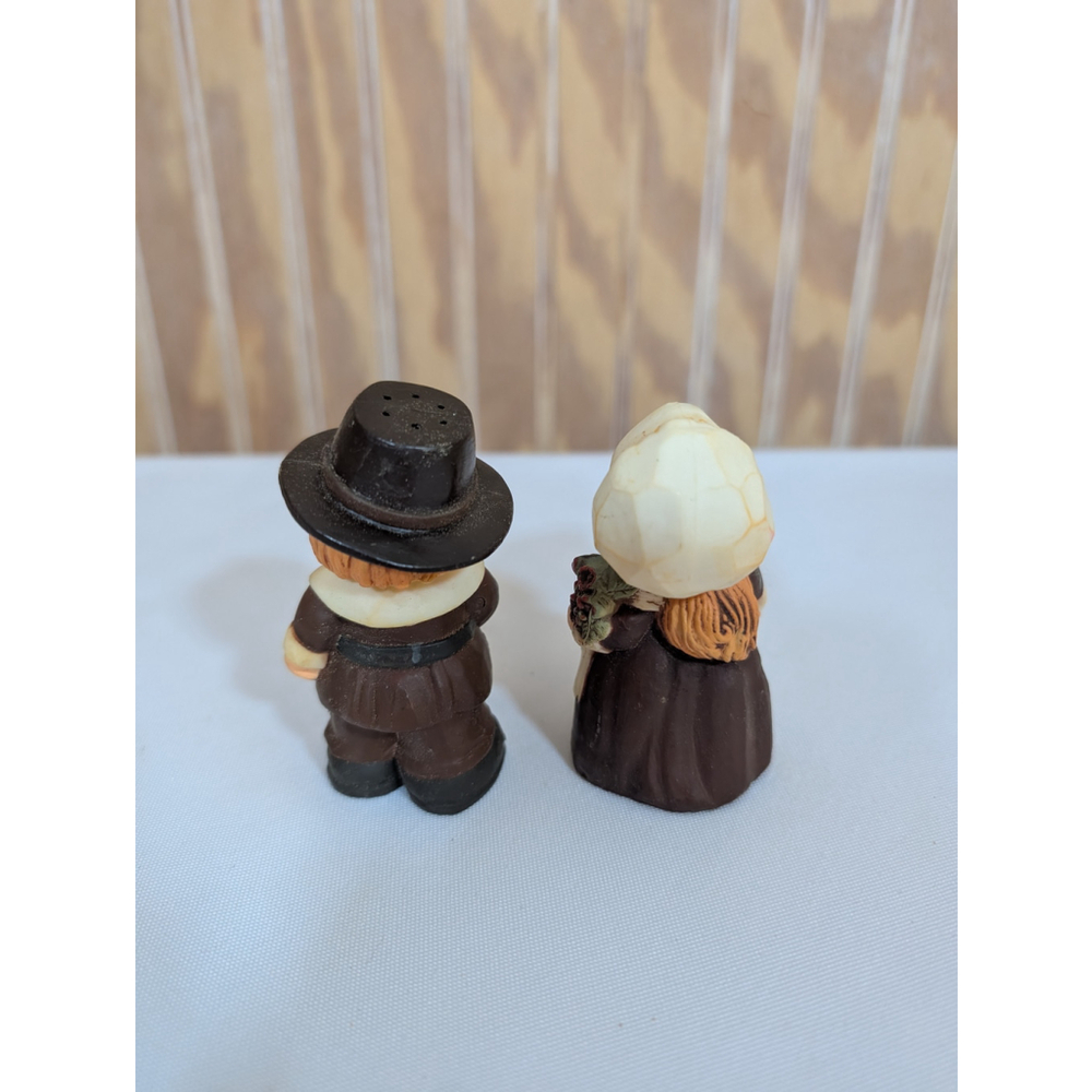 Vintage Hallmark Cards Pilgrim Salt & Pepper Shaker Set - Picture 3 of 4